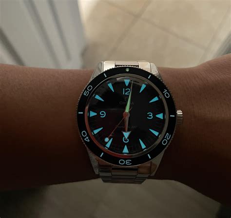 omega seamaster 300 lume shot